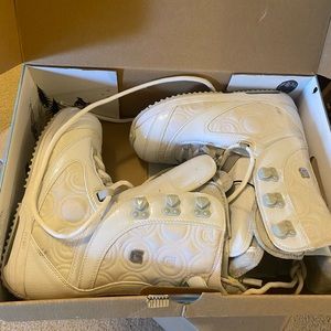 Burton women snowboarding boots